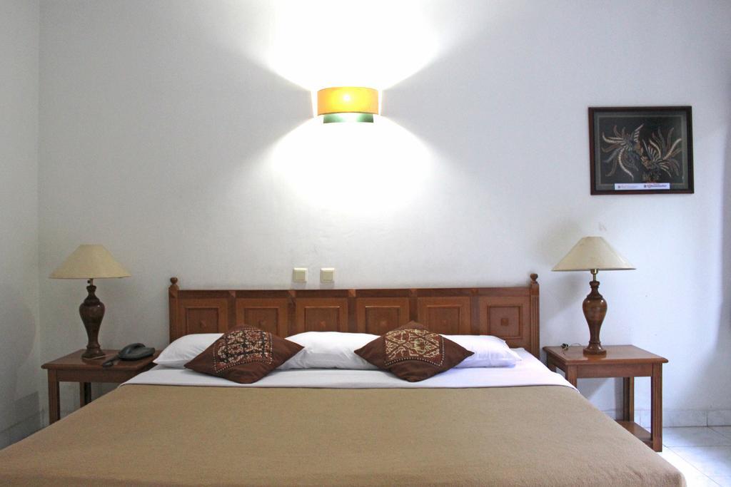 Hotel Winotosastro Garden Yogyakarta Quarto foto