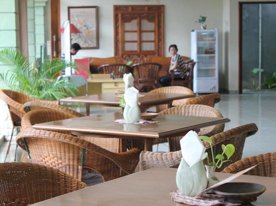 Hotel Winotosastro Garden Yogyakarta Exterior foto